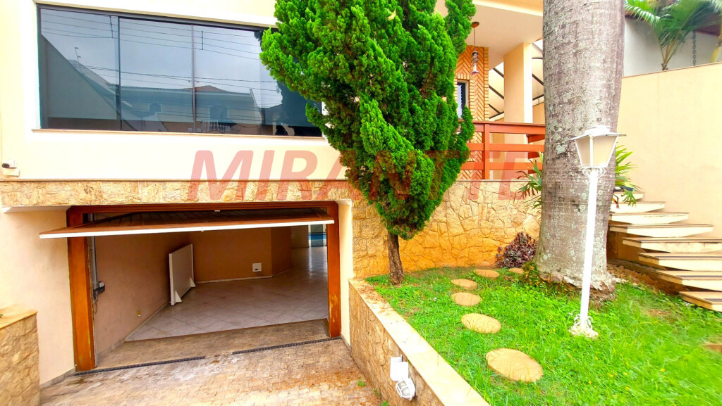 Sobrado de 372m² com 3 quartos em Tremembe