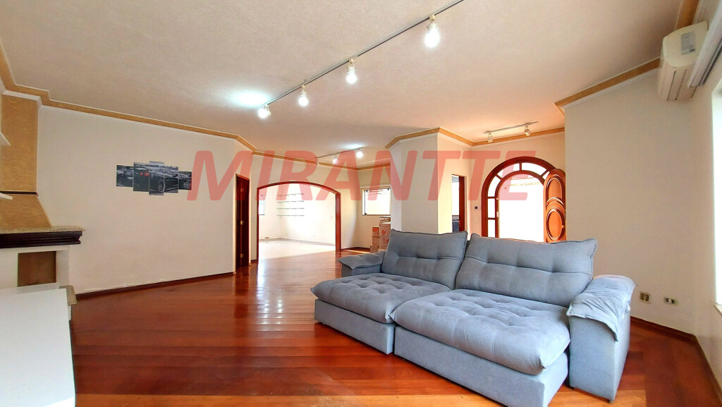 Sobrado de 372m² com 3 quartos em Tremembe