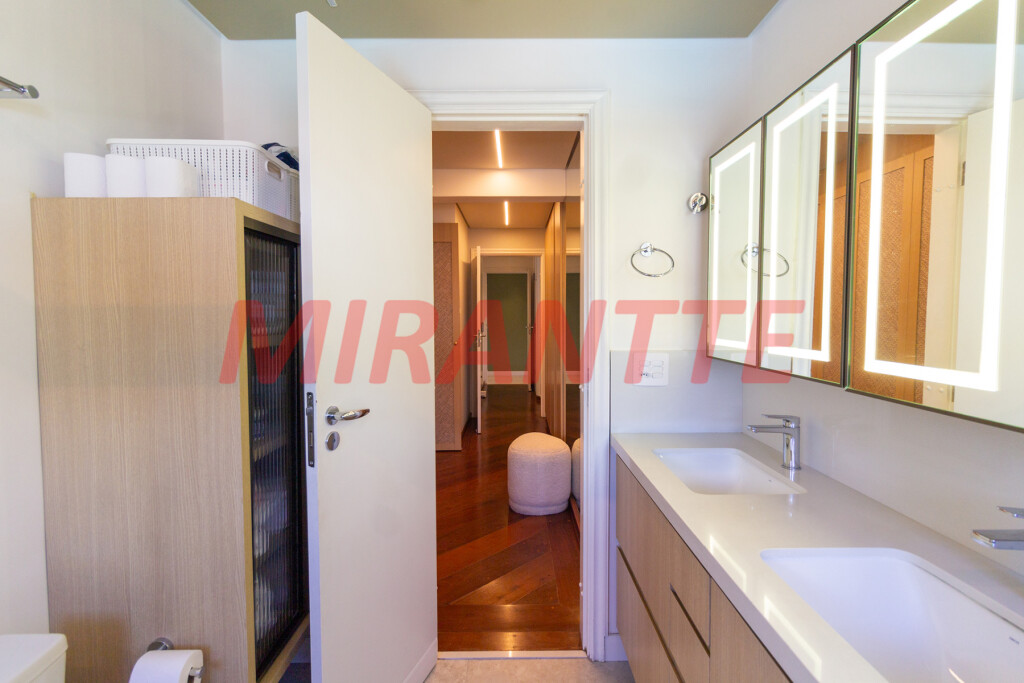 Apartamento de 212m² com 4 quartos em Santana