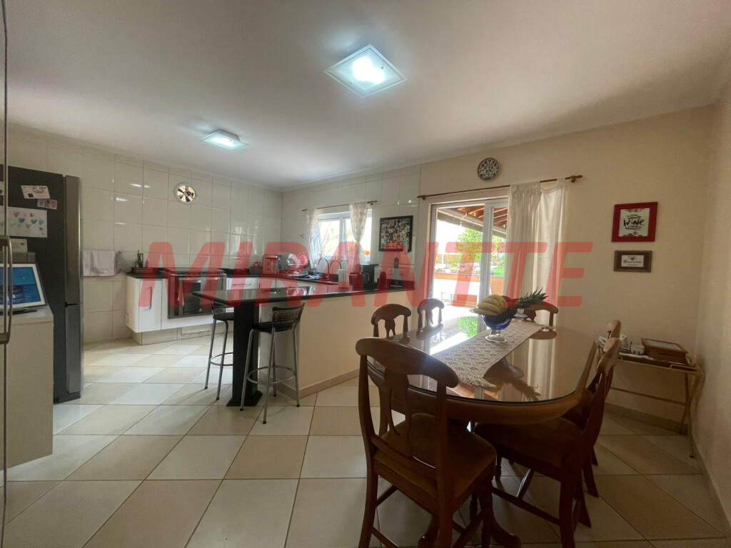 Sobrado de 172m² com 3 quartos em Horto Florestal