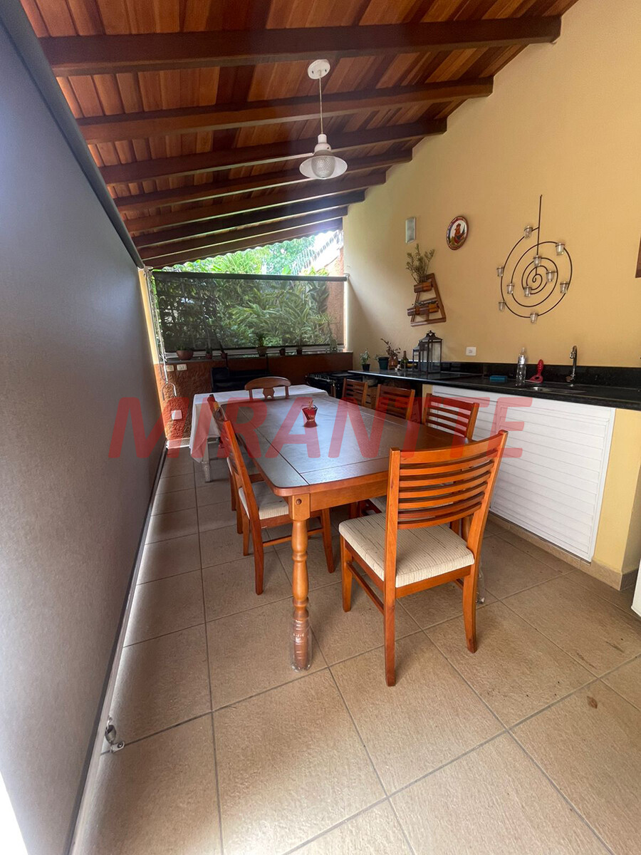 Sobrado de 172m² com 3 quartos em Horto Florestal
