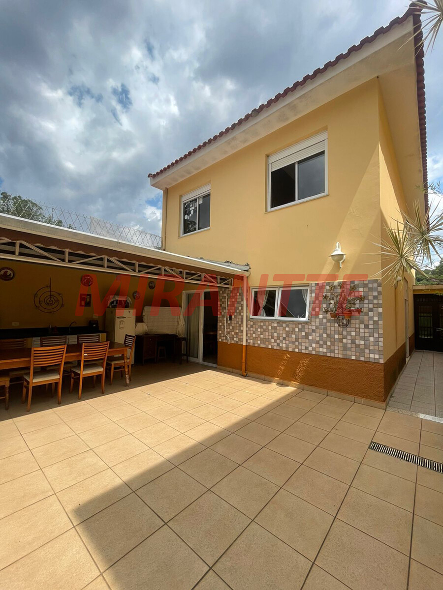 Sobrado de 172m² com 3 quartos em Horto Florestal