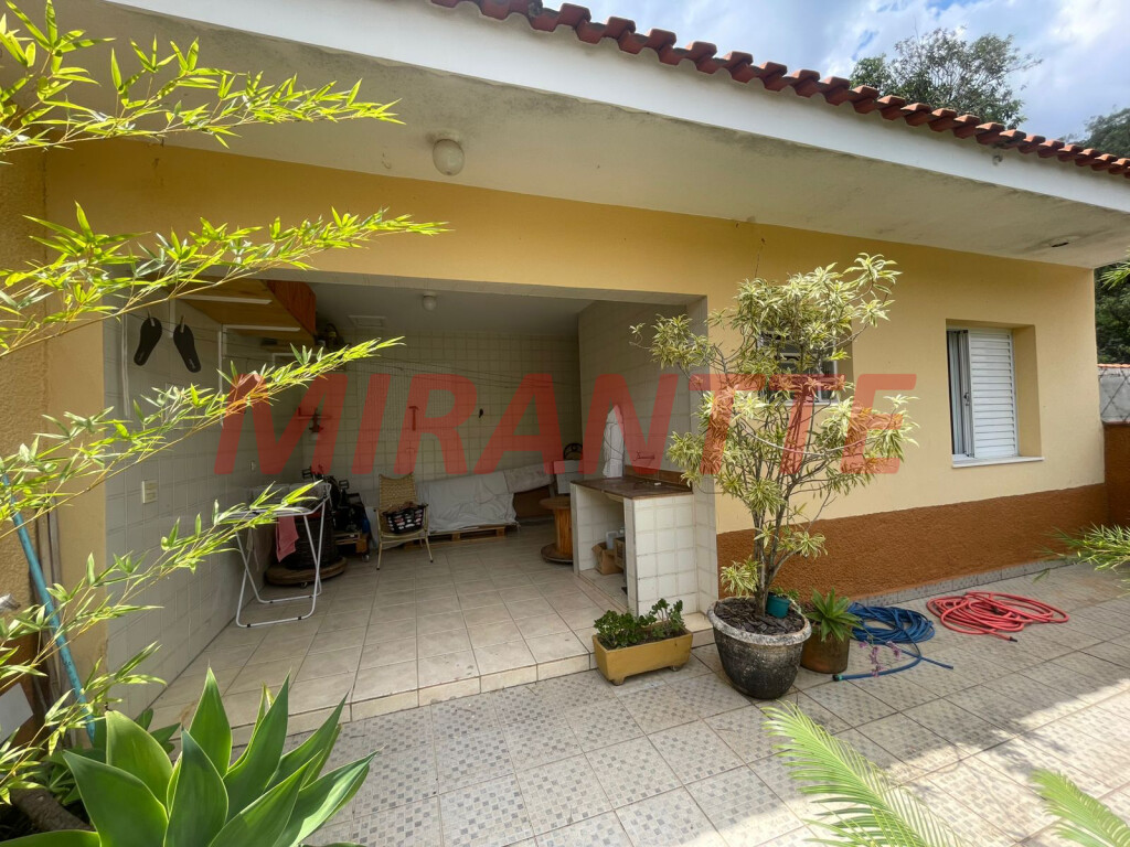 Sobrado de 172m² com 3 quartos em Horto Florestal