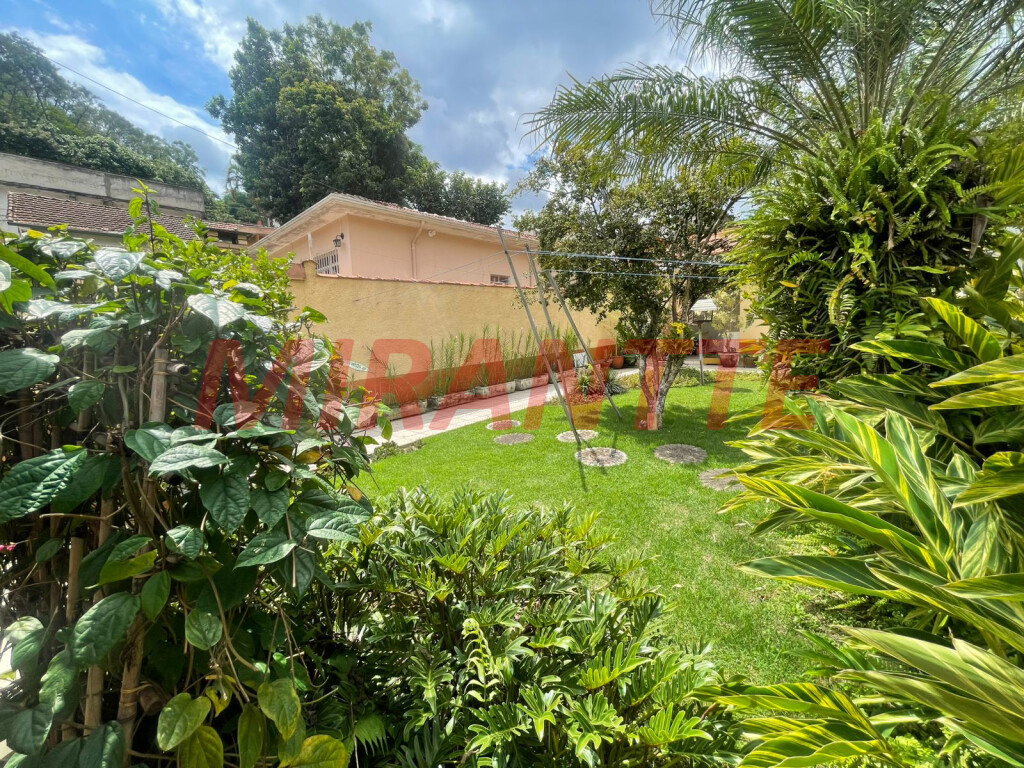 Sobrado de 172m² com 3 quartos em Horto Florestal