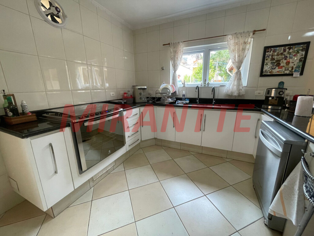 Sobrado de 172m² com 3 quartos em Horto Florestal