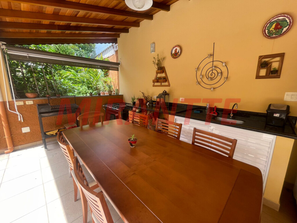 Sobrado de 172m² com 3 quartos em Horto Florestal