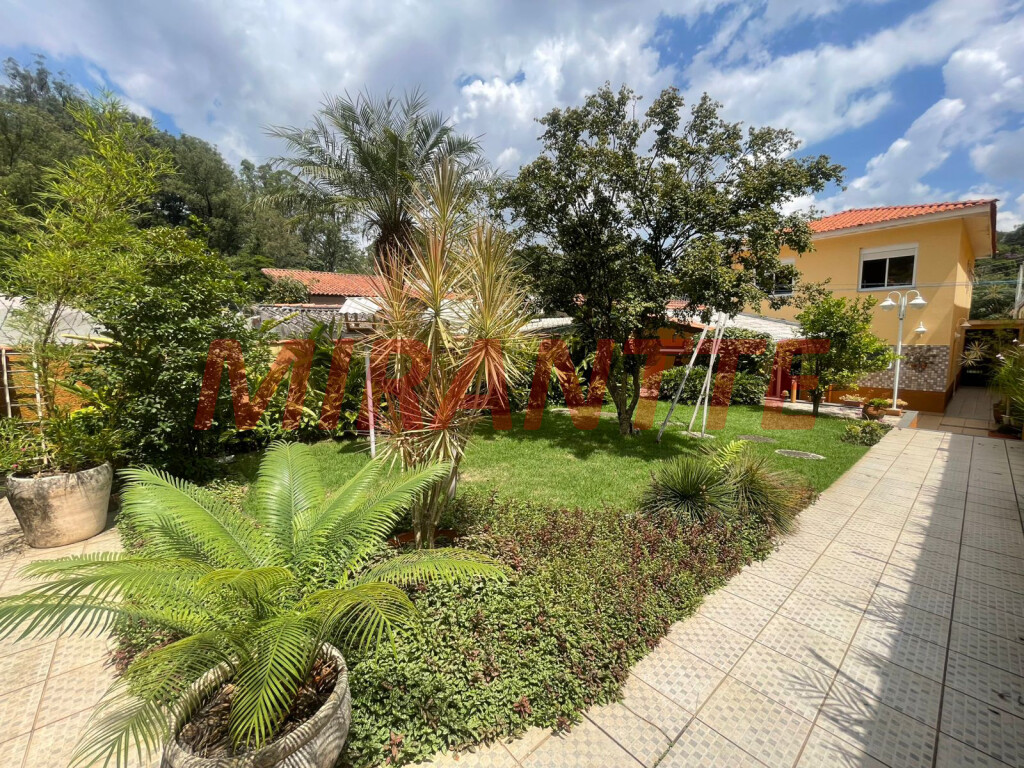 Sobrado de 172m² com 3 quartos em Horto Florestal