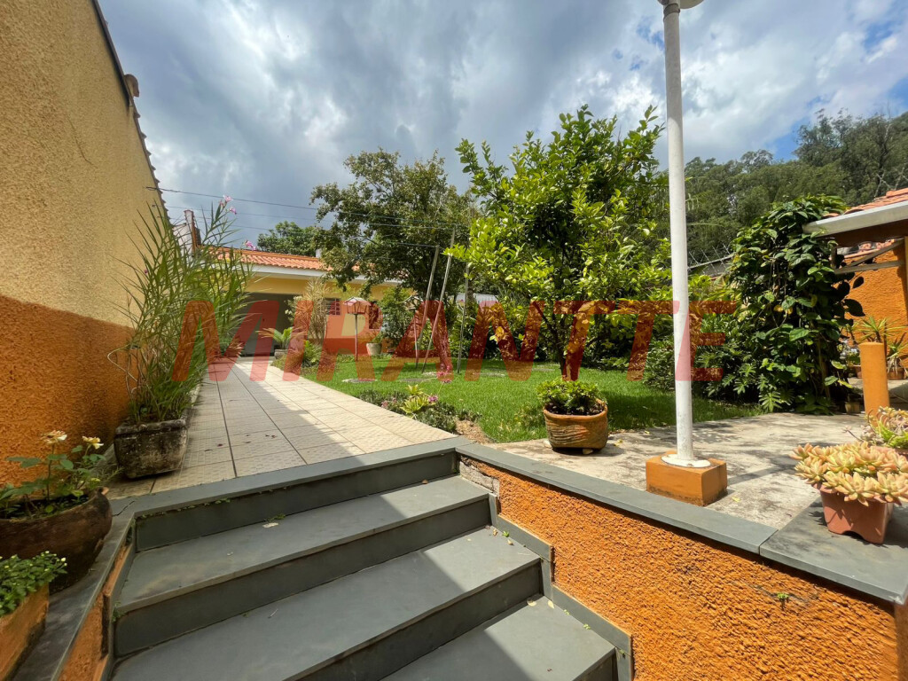 Sobrado de 172m² com 3 quartos em Horto Florestal