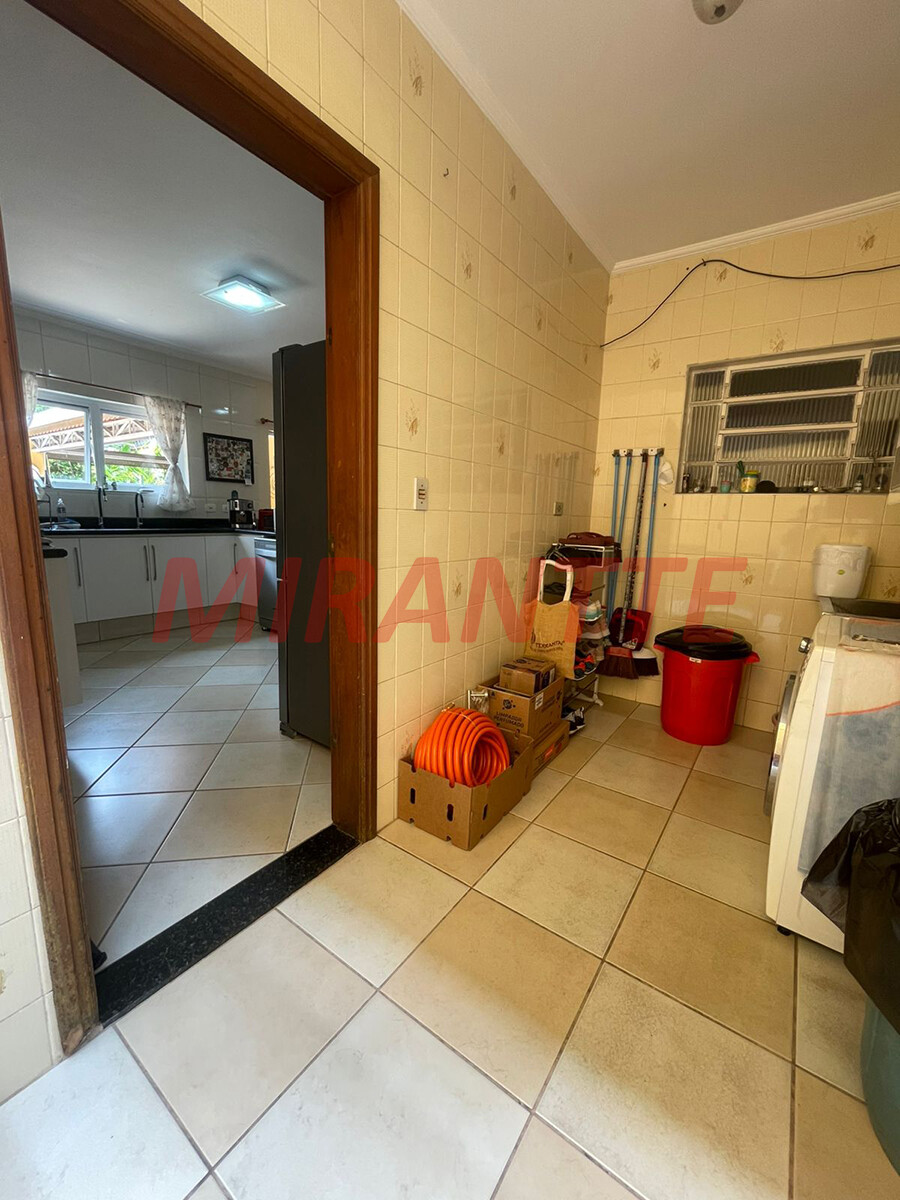 Sobrado de 172m² com 3 quartos em Horto Florestal