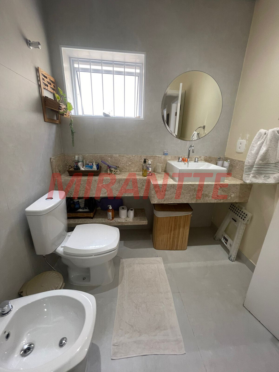 Sobrado de 172m² com 3 quartos em Horto Florestal