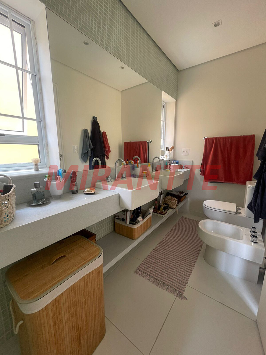 Sobrado de 172m² com 3 quartos em Horto Florestal
