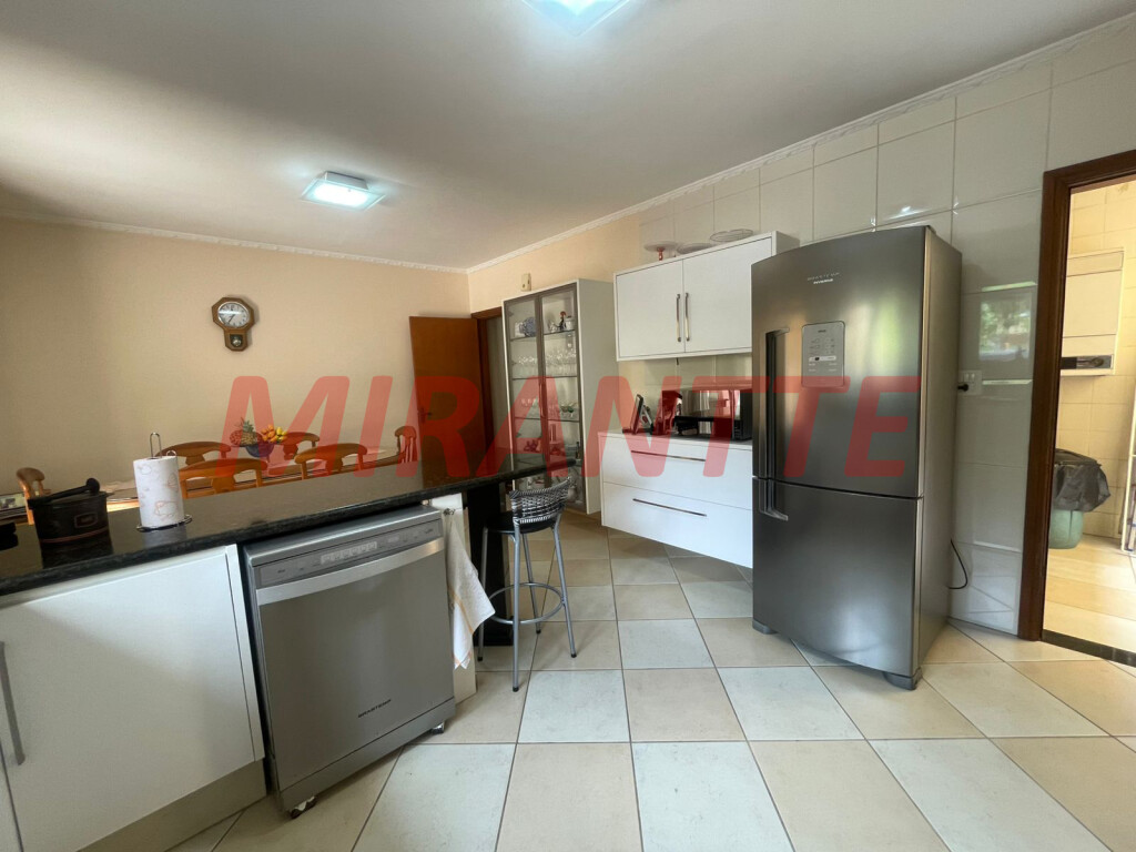 Sobrado de 172m² com 3 quartos em Horto Florestal