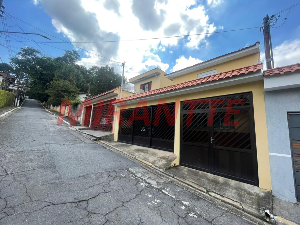 Sobrado de 172m² com 3 quartos em Horto Florestal