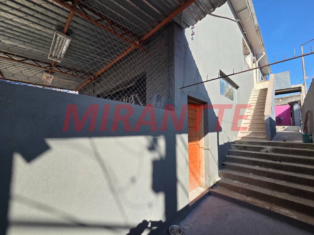 Sobrado de 296m² com 2 quartos em Limão