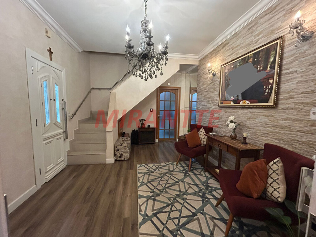 Sobrado de 270m² com 3 quartos em Chora Menino