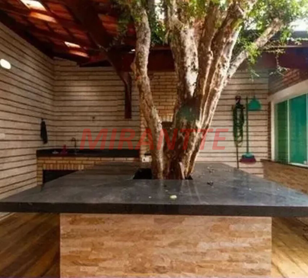 Sobrado de 270m² com 3 quartos em Chora Menino