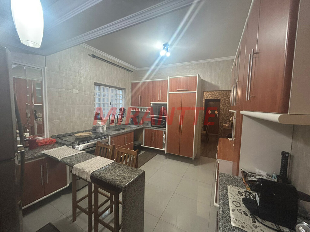 Sobrado de 270m² com 3 quartos em Chora Menino