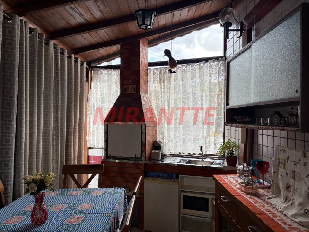 Sobrado de 560m² com 4 quartos em Santana