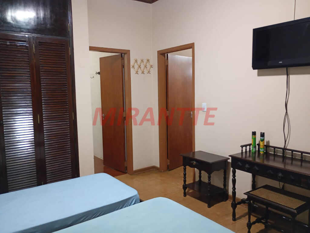Cond. fechado de 330m² com 3 quartos em Pirucaia