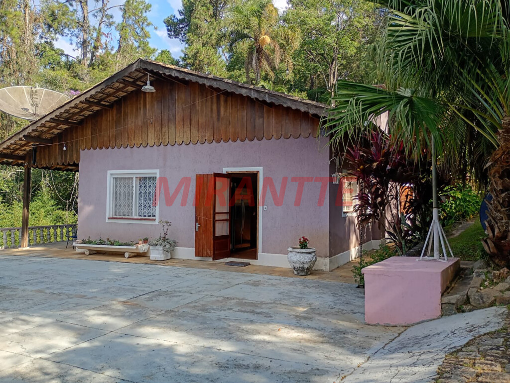 Cond. fechado de 330m² com 3 quartos em Pirucaia