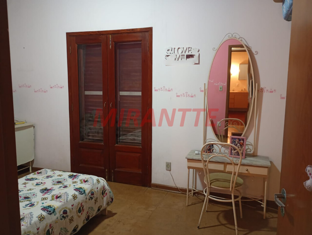 Cond. fechado de 330m² com 3 quartos em Pirucaia