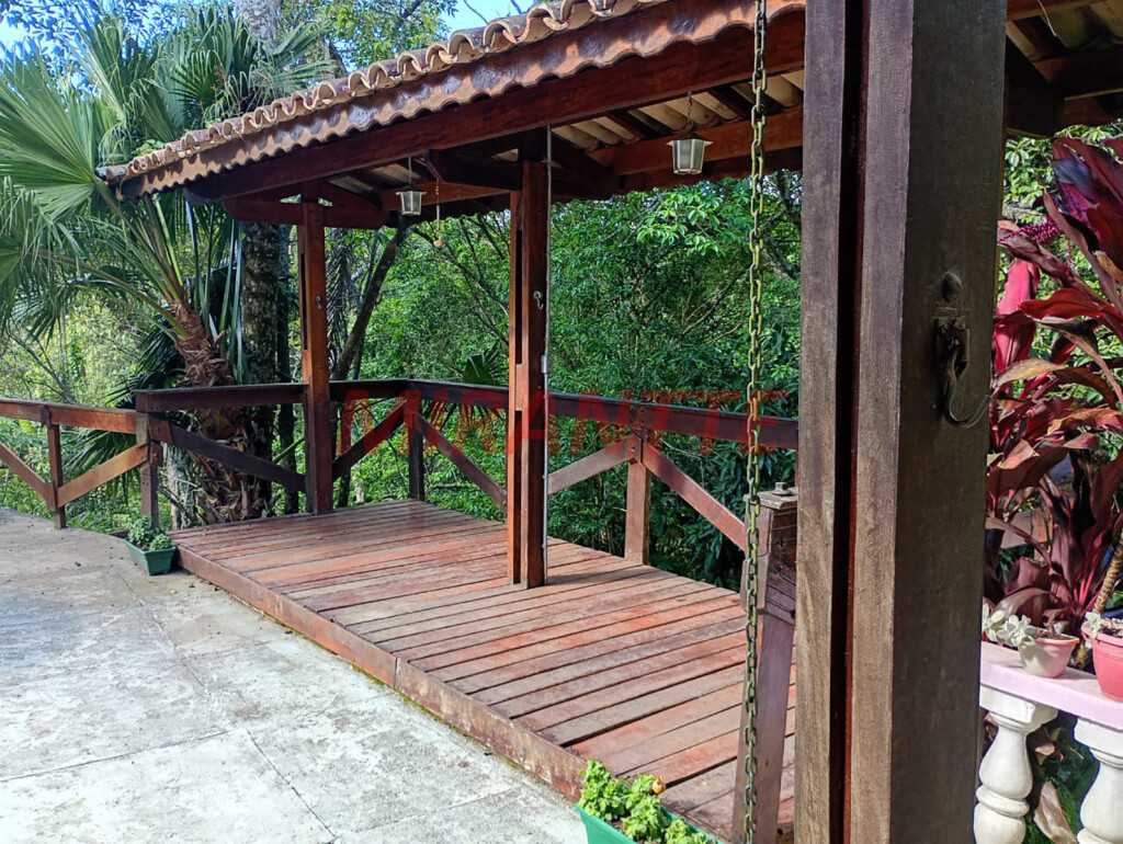 Cond. fechado de 330m² com 3 quartos em Pirucaia