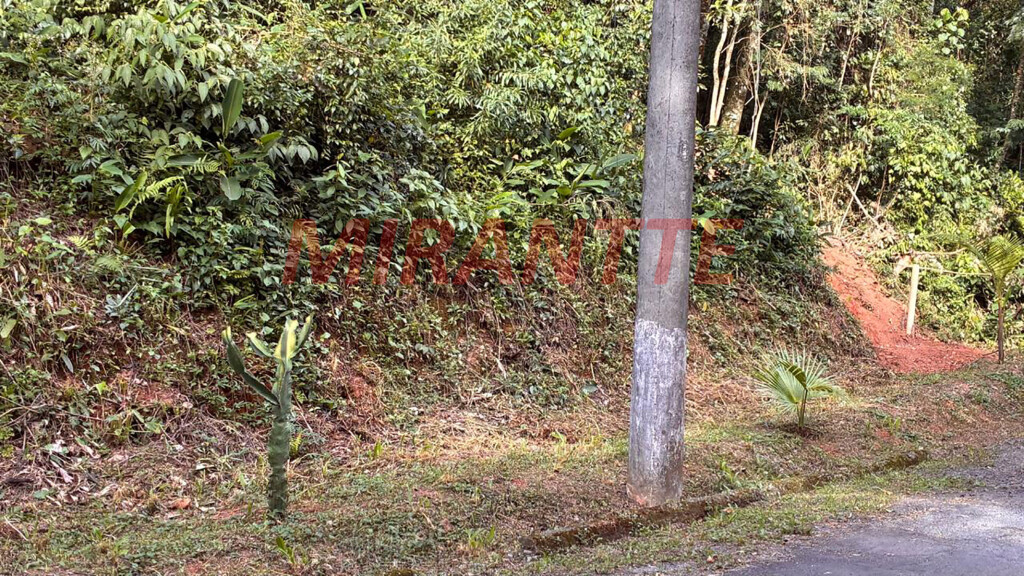 Terreno de 1751m² em Serra da Cantareira