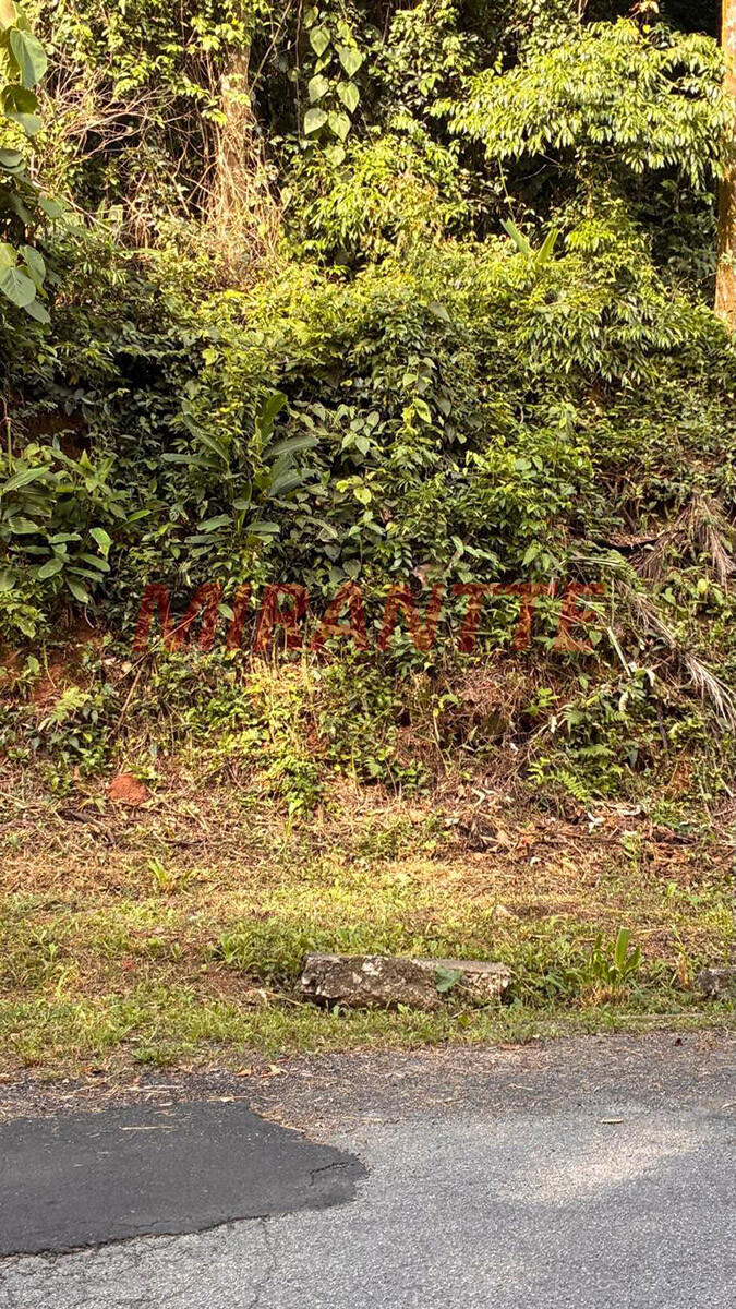 Terreno de 1751m² em Serra da Cantareira