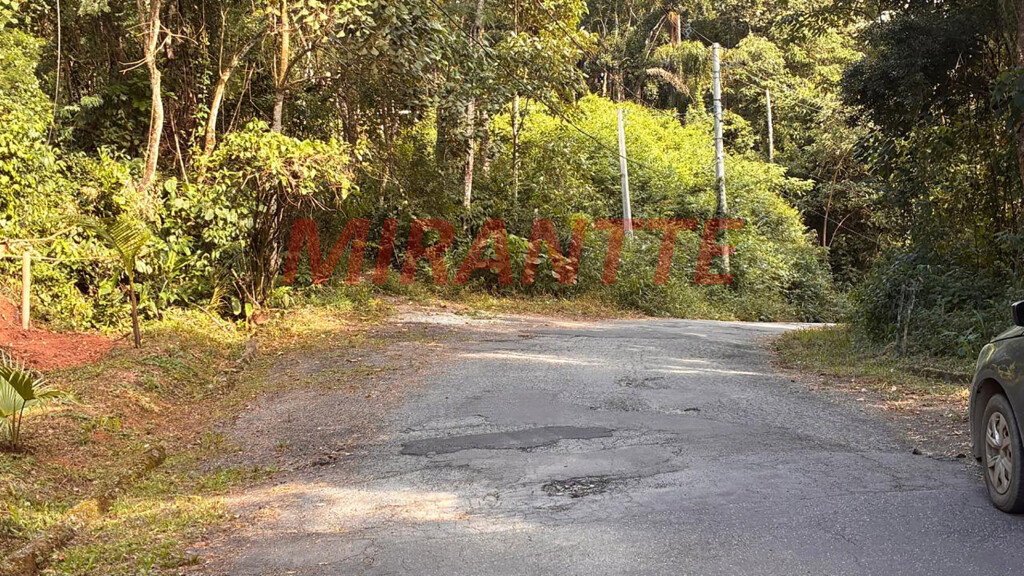 Terreno de 1751m² em Serra da Cantareira