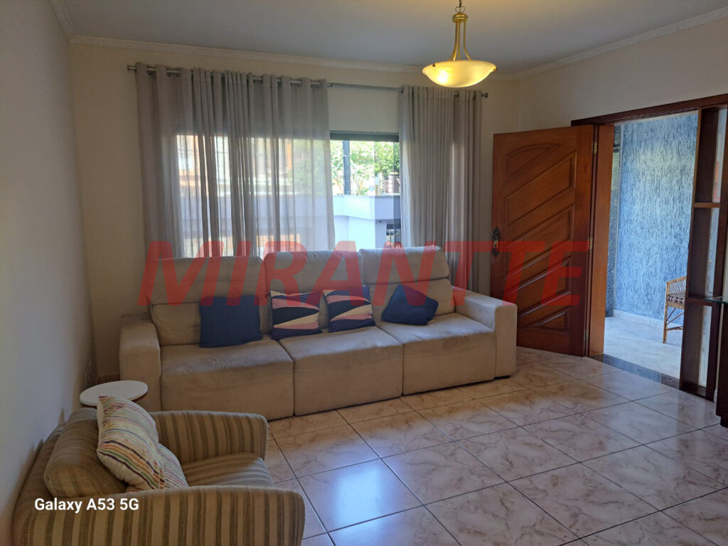 Sobrado de 207m² com 4 quartos em Santana