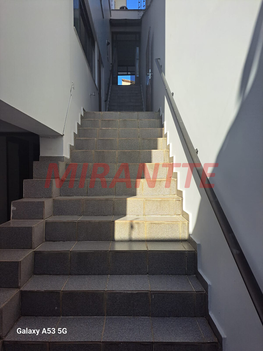 Sobrado de 207m² com 4 quartos em Santana