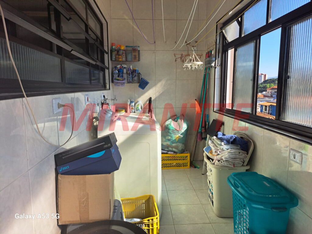Sobrado de 207m² com 4 quartos em Santana