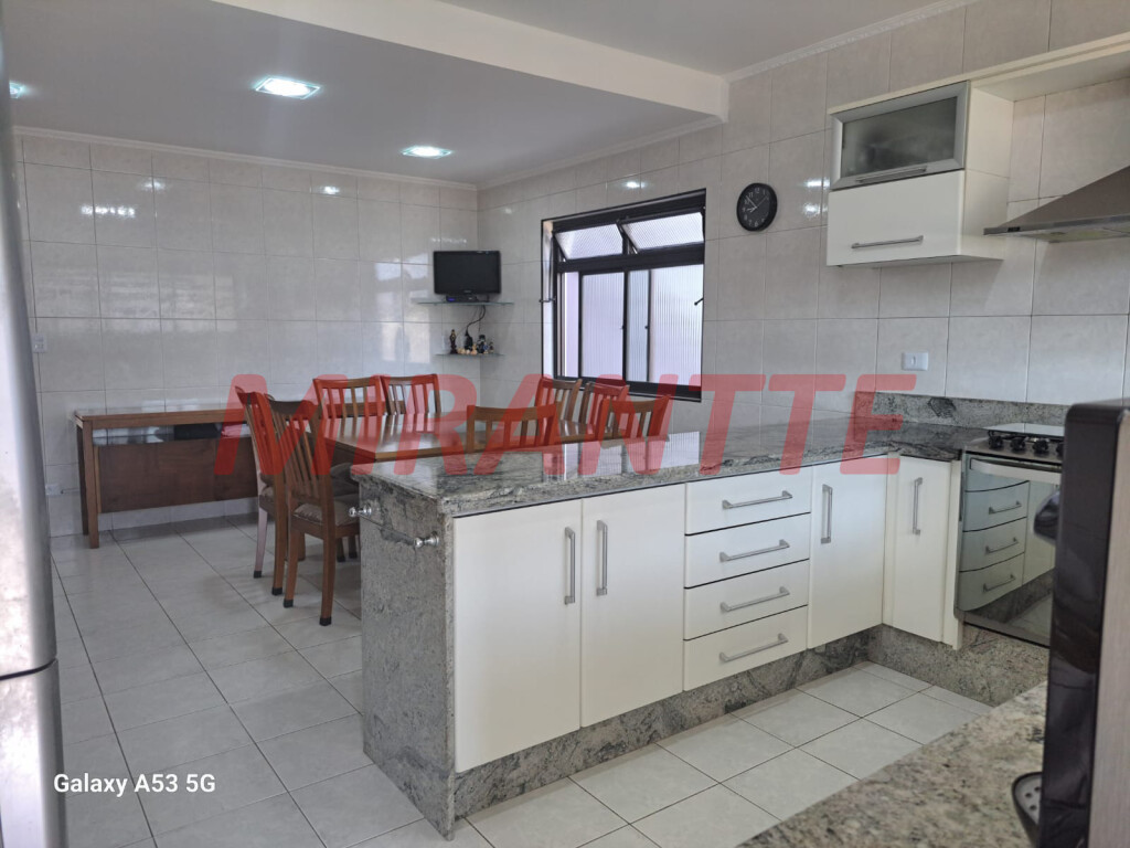 Sobrado de 207m² com 4 quartos em Santana