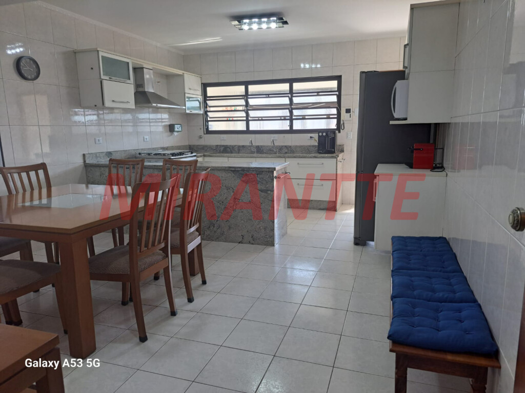 Sobrado de 207m² com 4 quartos em Santana