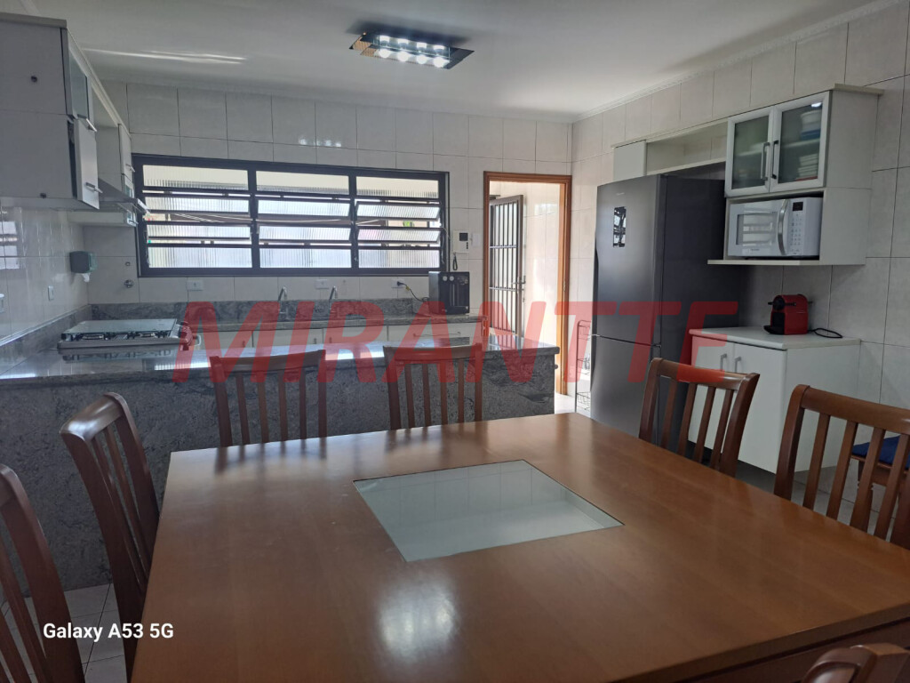 Sobrado de 207m² com 4 quartos em Santana