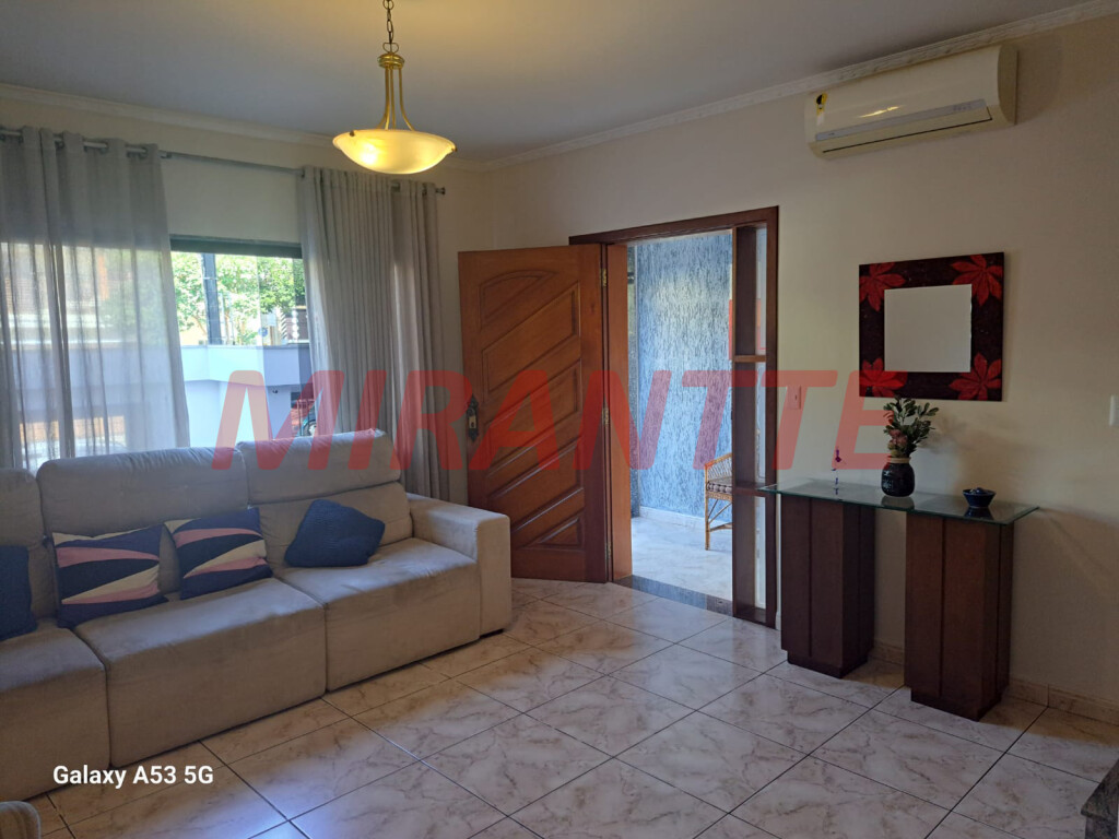 Sobrado de 207m² com 4 quartos em Santana