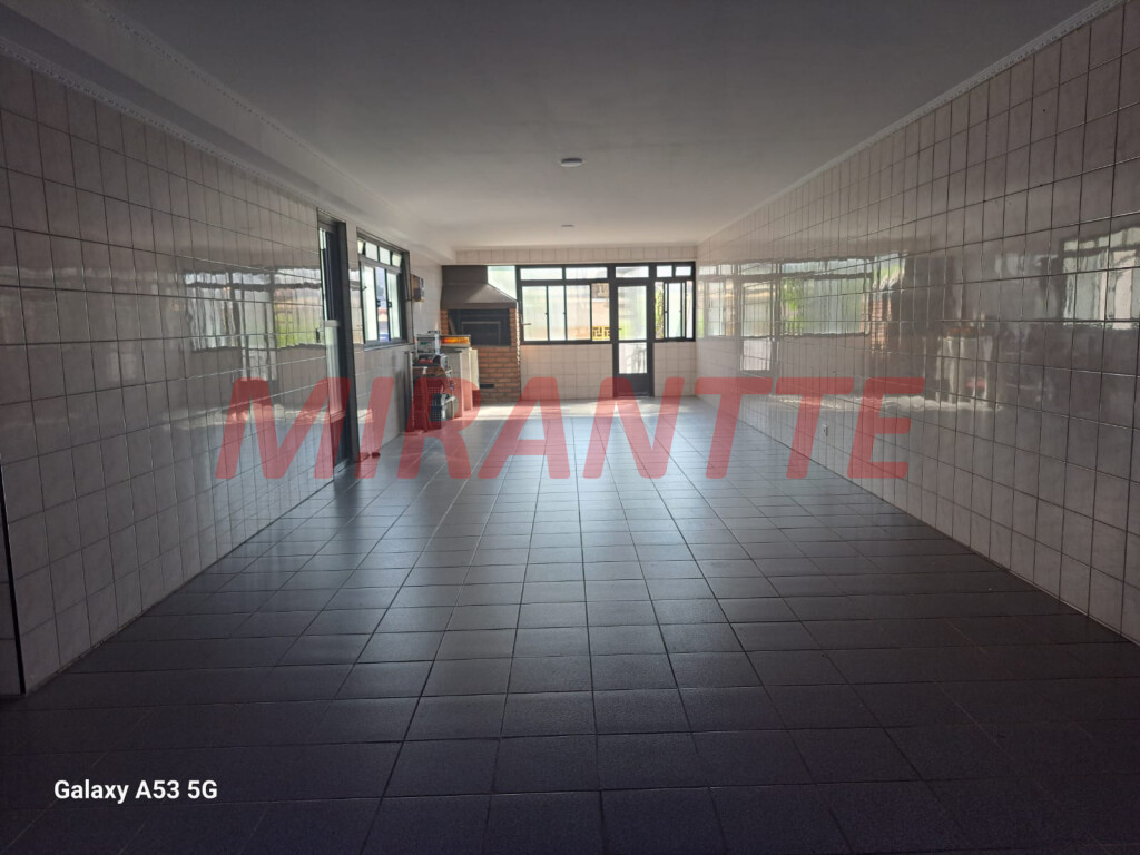 Sobrado de 207m² com 4 quartos em Santana