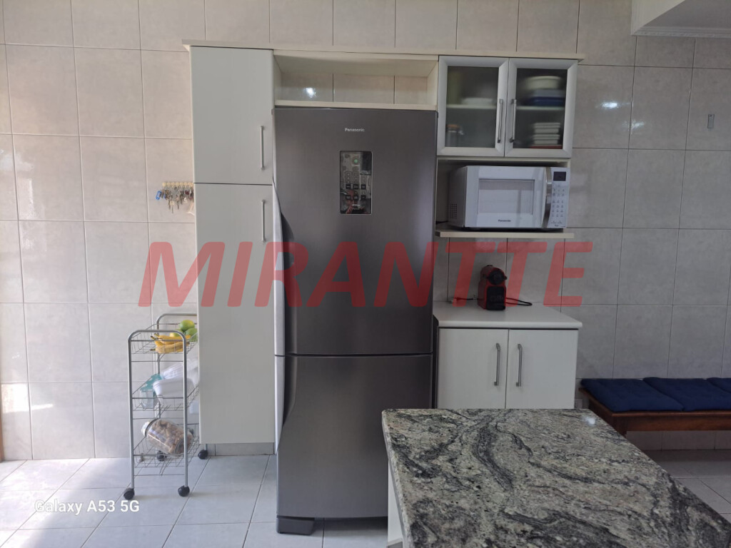 Sobrado de 207m² com 4 quartos em Santana