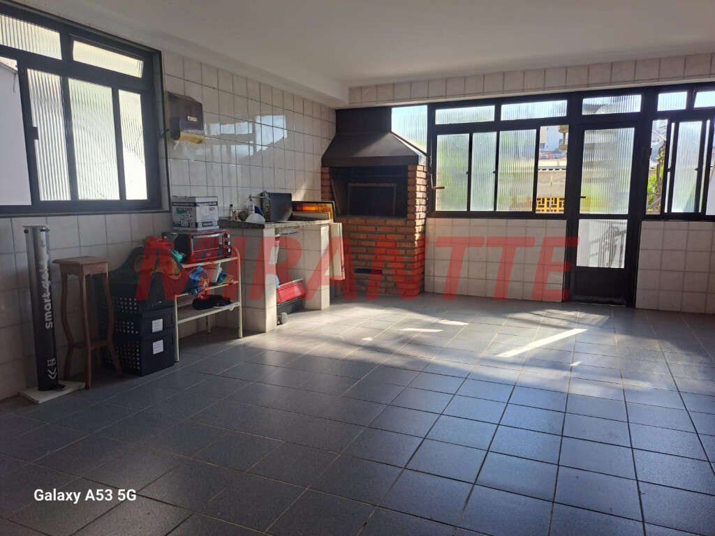 Sobrado de 207m² com 4 quartos em Santana