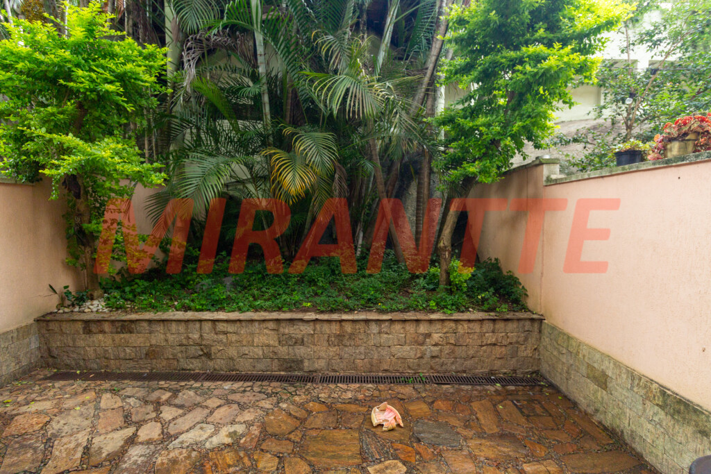 Cond. fechado de 110m² com 3 quartos em Horto Florestal