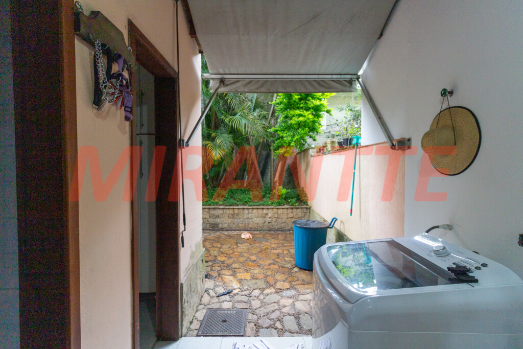 Cond. fechado de 110m² com 3 quartos em Horto Florestal