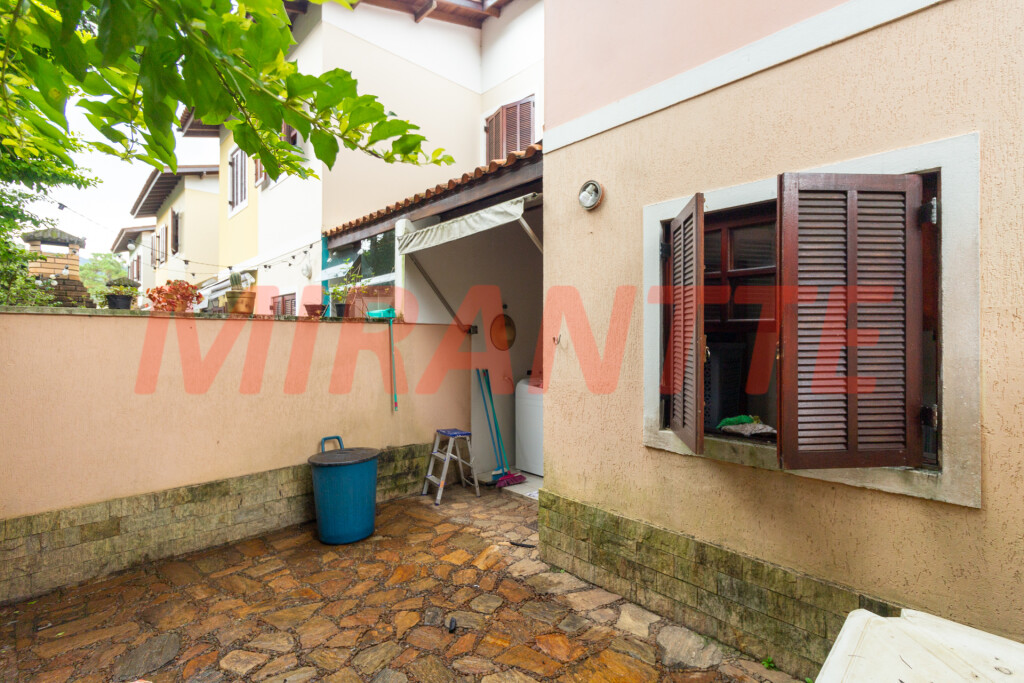 Cond. fechado de 110m² com 3 quartos em Horto Florestal