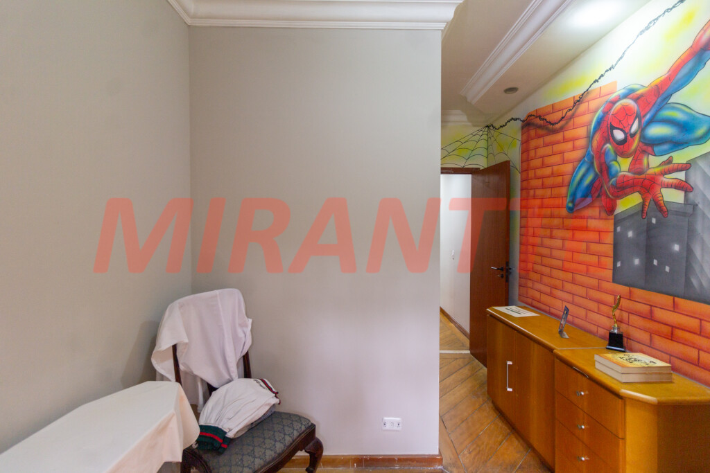 Cond. fechado de 110m² com 3 quartos em Horto Florestal