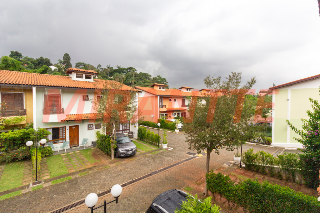 Cond. fechado de 110m² com 3 quartos em Horto Florestal