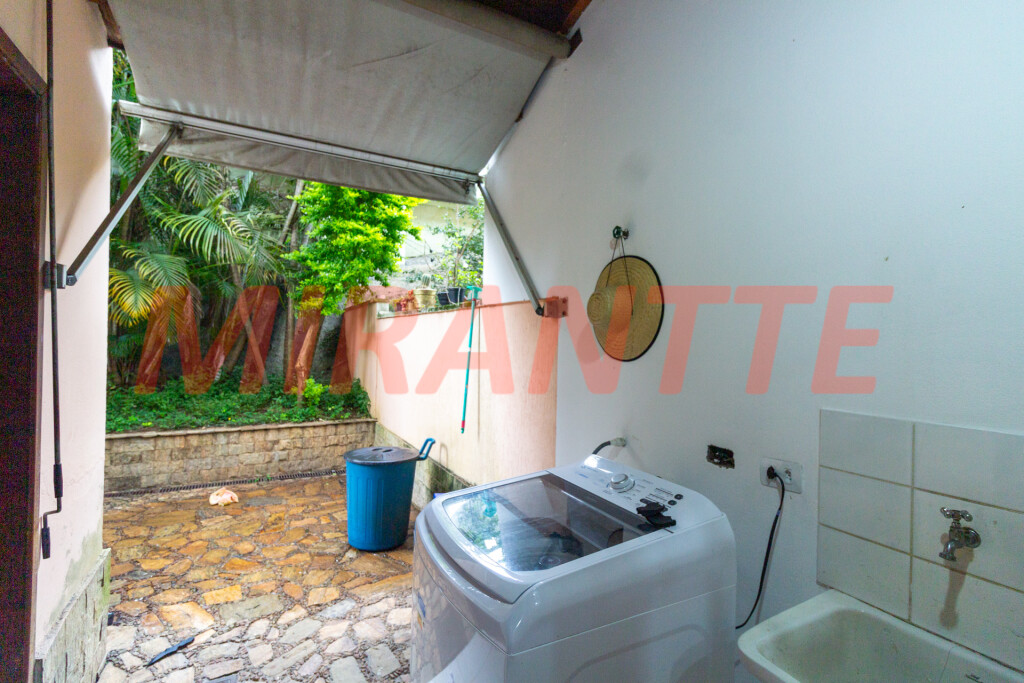 Cond. fechado de 110m² com 3 quartos em Horto Florestal