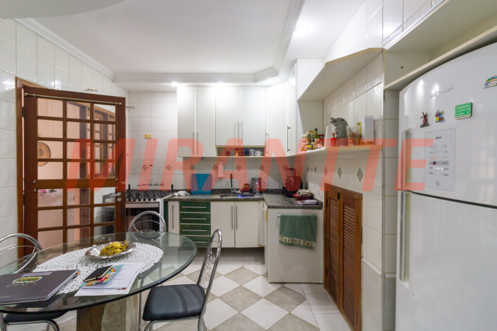 Cond. fechado de 110m² com 3 quartos em Horto Florestal