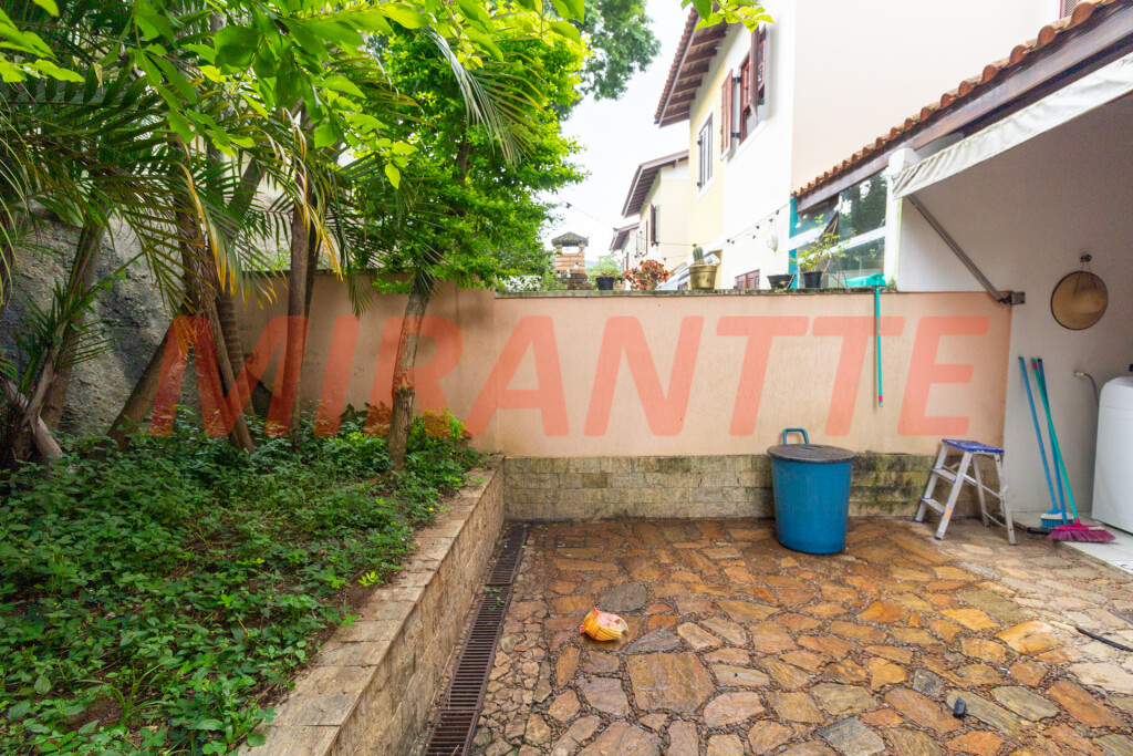 Cond. fechado de 110m² com 3 quartos em Horto Florestal