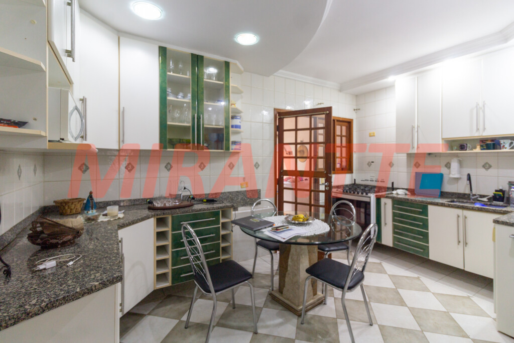 Cond. fechado de 110m² com 3 quartos em Horto Florestal
