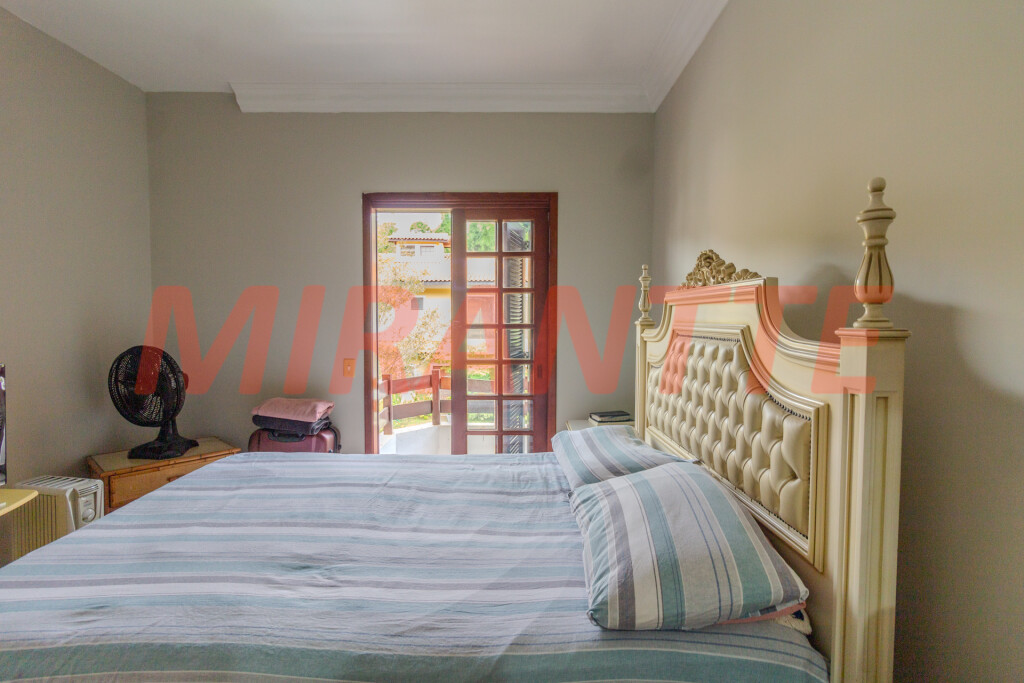 Cond. fechado de 110m² com 3 quartos em Horto Florestal