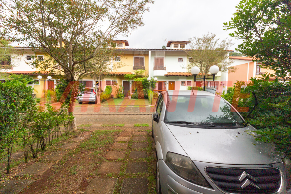 Cond. fechado de 110m² com 3 quartos em Horto Florestal